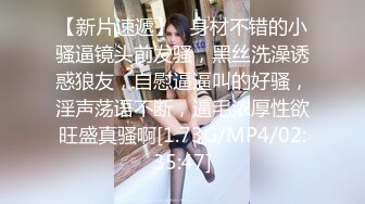 黑网丝熟女人妻 在家沙发撅着大肥屁屁 被大肉棒无套爆菊花