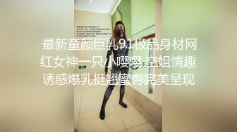 成熟少妇的风情真是难以抵挡，丰腴肉感销魂饱满，鸡巴立马硬邦邦，享受好技术舔吸，爽呆了，可惜要加钟