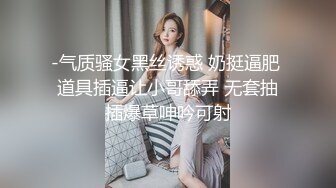 沙发上无套后入翘臀女友