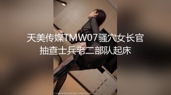 母子乱伦骚妈性感情趣皮衣高跟被儿子无套内射把沙发都弄脏了