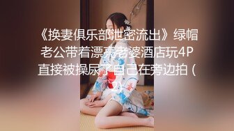 壞壞女學生葉魚魚,穿錯制服還在教室各種胡鬧姿勢