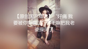 两个骚女调教贱男，舔屌吃口水喝尿，肉丝美腿足交，骑在脸上舔逼，掰穴尿嘴里，听话的小狗