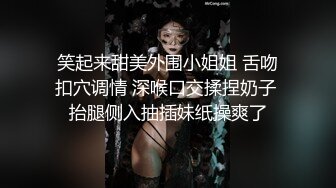 会瑜伽的女人一字马向上劈起 被男人肆意挑逗乳房 受不了自己掰开内裤自慰了