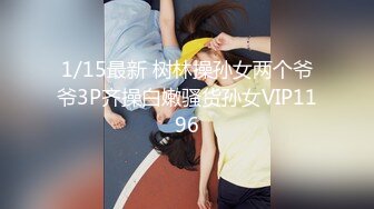 车展现场抄底大长腿美女车模和漂亮的美女职员 (1)