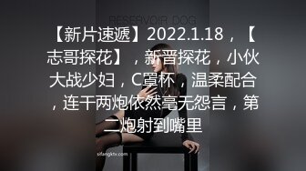 露脸长发卖力口小鸡鸡，吮吸慢慢口硬，无套啪啪后入裹着被子操逼内射，特写精液流出