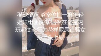  高马尾网红外围美女，牛仔裤修长美腿，小伙很满意，拔下内衣一顿亲，拨开内裤舔小穴，上位骑乘正入爆操