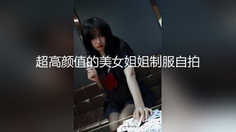 甜美漂亮小姐姐！被3个大汉轮番蹂躏！扒掉衣服揉捏奶子，边操逼边插嘴