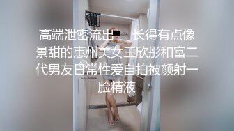 风衣牛仔裤美少妇