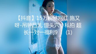 颜值不错红唇妹子和炮友啪啪，舔奶扣逼毛毛浓密特写抽插后入猛操，骑乘插入呻吟非常诱人