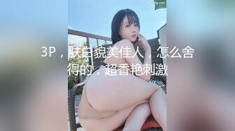 牛仔裤白毛衣小姐姐真漂亮 纯纯气质坐在沙发上