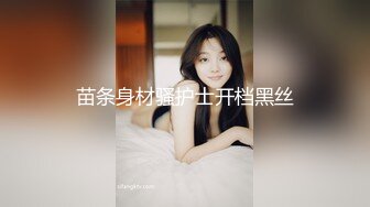 甜美新人乖巧听话换上高跟丝袜诱惑狼友，道具自慰骚穴浪叫呻吟不止，伺候小哥的大鸡巴露脸了，无套抽插口爆