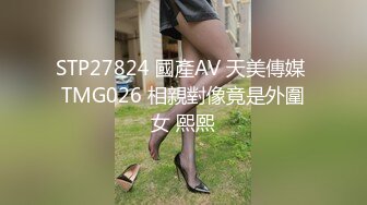 与成年可爱女人的粘稠性爱