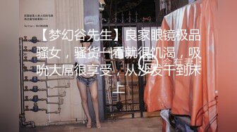 《监控破解》中年大叔和丰满娇妻在家里爱爱鸡巴不行很快就软了