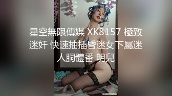 娇小身材胸前漂亮纹身妹子和炮友直播啪啪，口交特写拉着手后入翘臀猛操最后内射