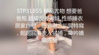 熟女姐姐的诱惑，全程露脸开档黑丝镜头前诱惑狼友，揉奶玩逼听指挥伸着舌头要舔鸡巴，道具抽插骚逼淫水多多