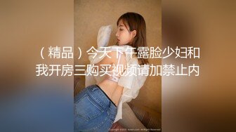 大学女厕TP黑白方格连衣裙眼镜长发漂亮的学妹