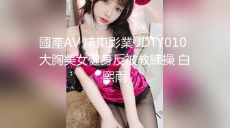 骚女KK勾引小奶狗隔着无缝黑丝舔骚逼，姐姐的逼逼好吃吗？