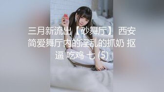 商场女厕全景偷拍 破洞牛仔少妇的极品小黑鲍