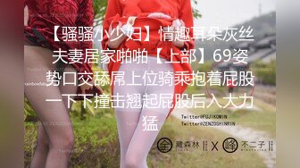 偷拍达人潜入商场隔板女厕手机不停移动偷拍美女如厕