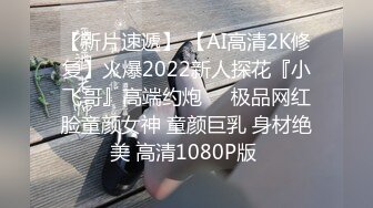 商场一楼跟踪抄底带小小孩的眼镜美女 可能憋尿憋久了白内上一小片尿渍