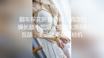   清純小美女住播真會玩,網吧裏袒胸露乳玩遊戲,壹邊打絕地求生,壹邊玩弄大奶