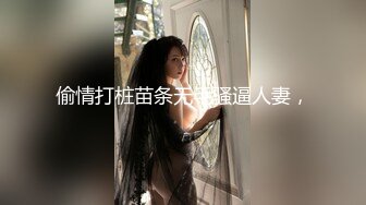 商场偷拍背带裙小美女粉嫩的BB