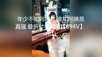 『下面有跟棒棒糖』白领女友喜欢穿黑色厚裤袜剪开小洞足交做爱