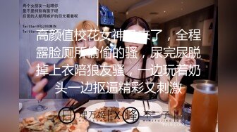    颜值不错两个骚妇乳房戴铃铛 轮流被操 这男的爽 被一个骚逼口交 一个舔屁眼