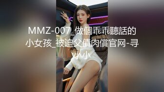 两女一男SM调教小哥哥  高跟女王小萝莉  舔逼喝尿脚踩鸡巴让她舔逼