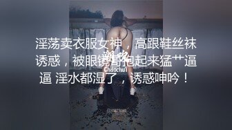 露脸颜射，熟女少妇被射了满脸