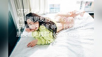 红衣服小姐姐不知道是拍她B 好奇的低下头看 还问找什么呢