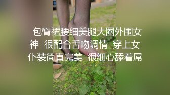  风衣纹身大奶妹，跪着舔弄大屌，扶腰后入爆插，骑乘位打桩机