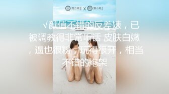 餐厅女厕偷拍漂亮小美女 咦这是被你发现了吗？