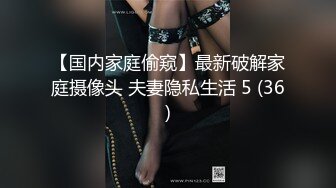 清纯甜美巨乳妹子在化妆被男友捏奶子，撩起裙子就要后入，扶着大屁股抽插，两个大奶子晃动骑乘套弄