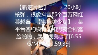 八月新流出厕拍牛人潜入商场写真楼女厕偷拍，无毛妹子，各种白领小姐姐尿尿720P高清版