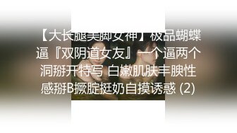 人妻骚妇露脸给大哥吃鸡巴又舔蛋，全程露脸被大哥压在身下玩弄，无套爆草，边干边玩骚奶子亲小嘴，精彩刺激