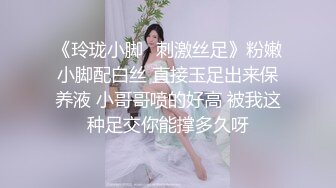 肉嘟嘟看可爱妹子超吊钟巨乳，特写粉鲍鱼网袜大屁股诱惑十足