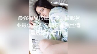 丰乳肥臀长相甜美妹子和炮友居家啪啪，开档露屌裤特写口交，第一视角抽插猛操晃动奶子，骑乘抱着大屁股快速打桩