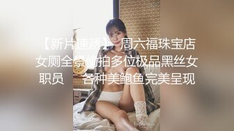 小少妇学会了新花样，别说还真带劲，用脚撸鸡巴