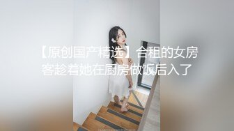   风骚网红女神下海，剧情演绎勾搭外卖小哥，掏出JB就往嘴里吸，主动骑乘爆插，站立后入很淫荡