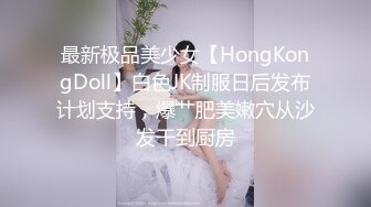 小少妇临睡前跟大哥激情啪啪，全程露脸温柔的舔弄大鸡巴，激情上位让小哥压在身下揉着奶子爆草抽插无套蹂躏