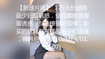 写字楼女厕偷拍年轻少妇几乎无毛的肥逼