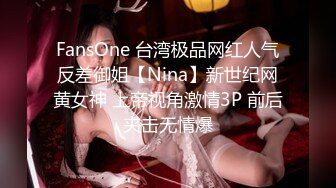 美娇妻趴沙发边玩手机边吃屌啪啪