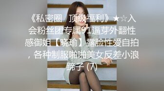 高颜值妖姬TS时诗君君约了女友做爱，妖棒太软插不爽，只能看着朋友插女友，听着那呻吟声女友被操的好舒服啊!