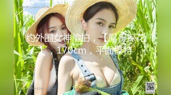 漂亮美女吃鸡 跟这样的可爱美眉 边聊天边吃鸡真的很舒坦 还会搞怪