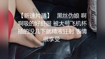  镂空情趣装开档内裤极品美女道具自慰啪啪，假屌自慰整根插进去了