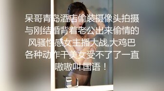 游乐场女厕全景偷窥多位半蹲着尿的美女各种美鲍轮番呈现 (1)