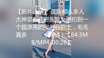 躺在床上假装玩手机偷拍苗条身材女炮友洗完澡照镜子化妆用电吹风吹逼逼