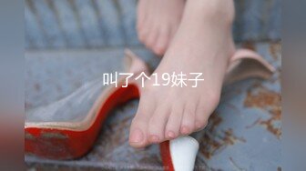 推特极品长腿苗条烧婊子【橙子】私拍，丝袜塞逼肛塞夹着假阳具公共场合露出边走边紫薇，骚话连天 (6)