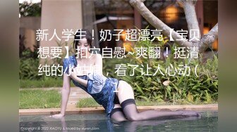 单位女厕全景偷拍眼镜美女的小嫩鲍鱼